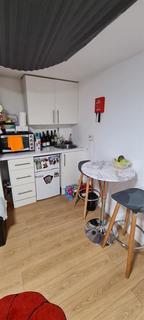 1 bedroom in a house share to rent, Bath Road, Hounslow TW5