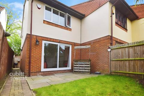 2 bedroom semi-detached house to rent, Purley Way Croydon CR0