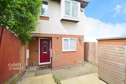 2 bedroom semi-detached house to rent, Purley Way Croydon CR0