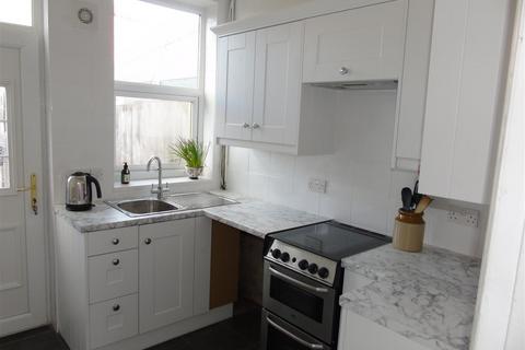 2 bedroom terraced house to rent, Melling Avenue, Liverpool L9