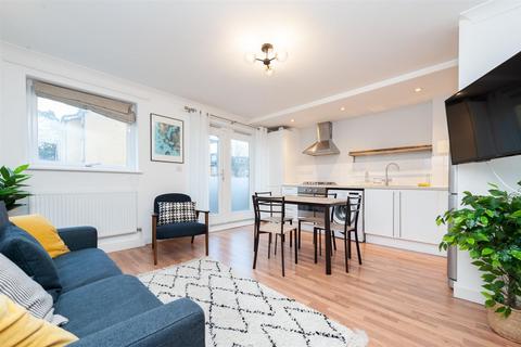 1 bedroom flat for sale, Cazenove Road, London