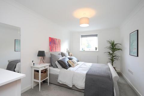 1 bedroom flat for sale, Cazenove Road, London