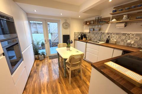 2 bedroom end of terrace house for sale, Upper Church Street, Exmouth