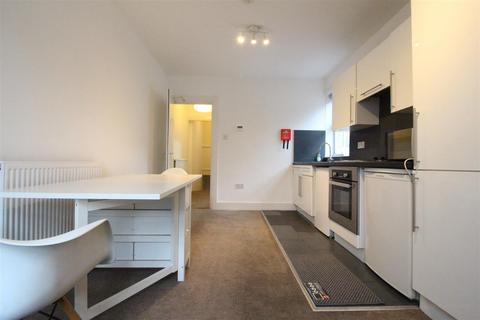 2 bedroom apartment to rent, High Road Leytonstone, Leytonstone E11