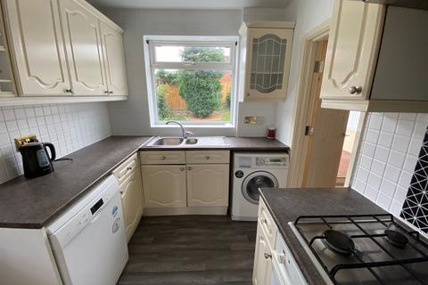 3 bedroom semi-detached house to rent, Leeds LS17