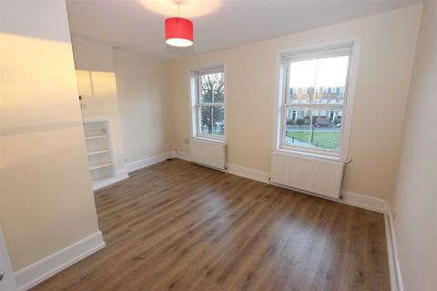 3 bedroom flat to rent, The Green, Winchmore Hill, London, N21