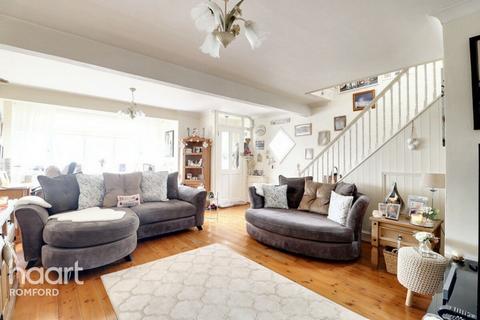 3 bedroom end of terrace house for sale, Havering Road, RM1 4TH