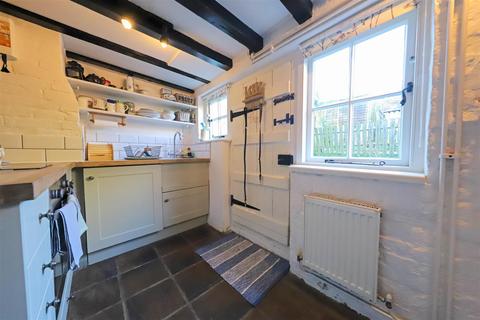 1 bedroom cottage for sale, Sir Georges Place, Steyning