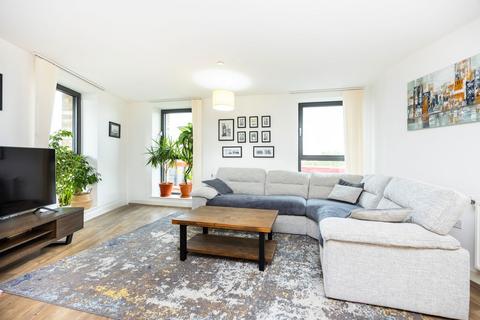 3 bedroom flat for sale, Bramwell Way, London, E16 2GQ