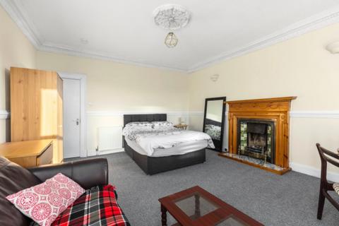 2 bedroom flat to rent, Clerk Street, Newington, Edinburgh, EH8