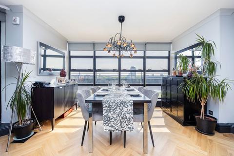 2 bedroom penthouse for sale, Burrells Wharf Square, London, E14 3TB