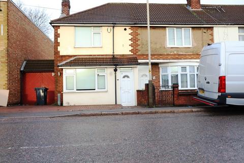 3 bedroom townhouse to rent, Barkby Road, Leicester LE4