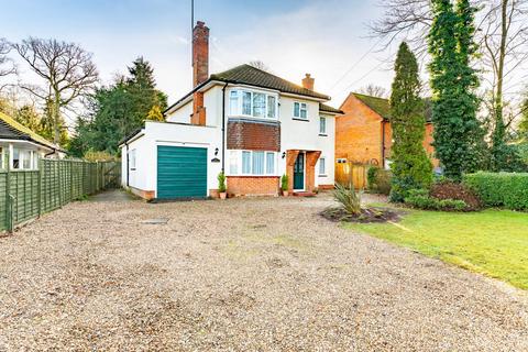 4 bedroom detached house for sale, Yarmouth Road, Broome