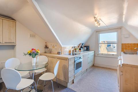 2 bedroom flat for sale, Elms Crescent, London SW4