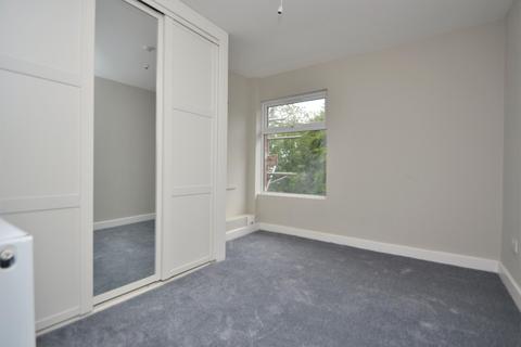 2 bedroom flat to rent, Westfield Terrace, Leeds LS7