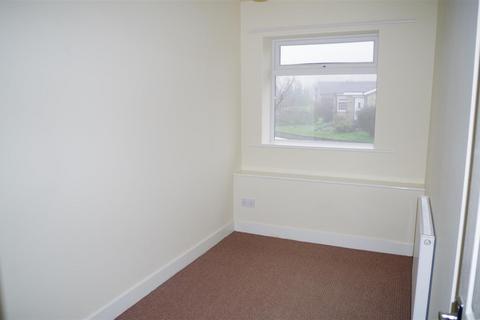 2 bedroom flat to rent, Shay Court, Heaton, BRADFORD