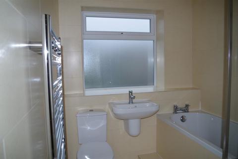 2 bedroom flat to rent, Shay Court, Heaton, BRADFORD