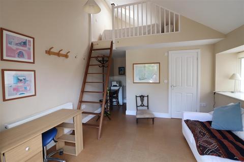 1 bedroom property to rent, Veryan, Truro