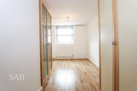 2 bedroom flat to rent, Glebelands Road, Feltham, TW14