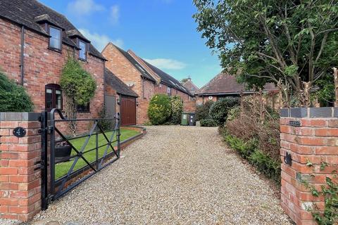 2 bedroom detached bungalow to rent, Sherbourne Court, Vicarage Lane, Sherbourne