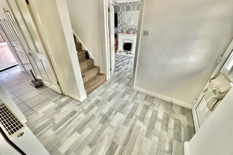 12 Glen Road, Upper Gornal, Dudley, DY3 1TX