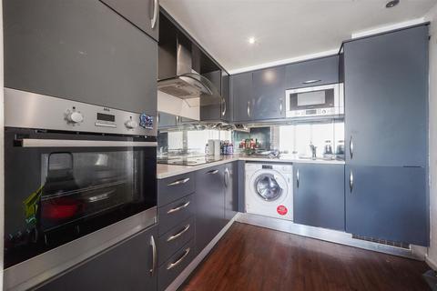 2 bedroom apartment for sale, The Oxygen, Royal Victoria Dock, E16