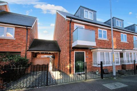 3 bedroom townhouse for sale, Greystone Square, Wouldham, Rochester