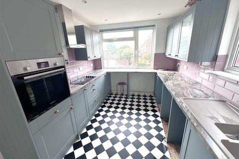 7, Bayeux Court Middlesex Road, Bexhill-on-sea, TN40 1LU