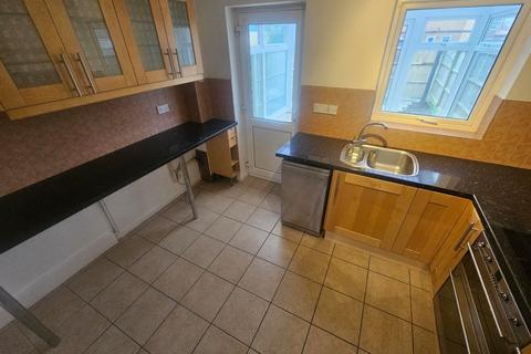 2 bedroom terraced house to rent, Thurlestone Drive, Nottingham, Nottinghamshire, NG3