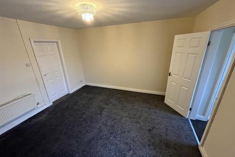 3 bedroom mews to rent, Forest Close, Cheshire SK16