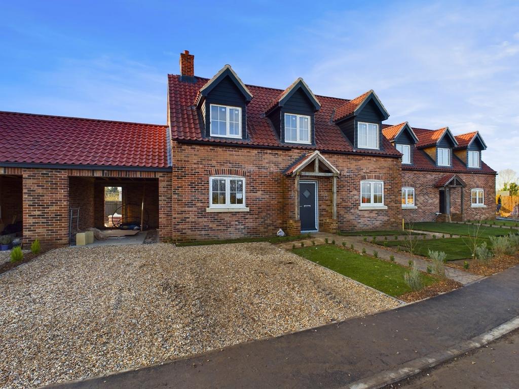 Low Road, Kings Lynn PE33 3 bed detached house - £325,000