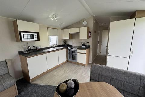 3 bedroom mobile home for sale, Nodes Point Holiday Park, Ryde PO33