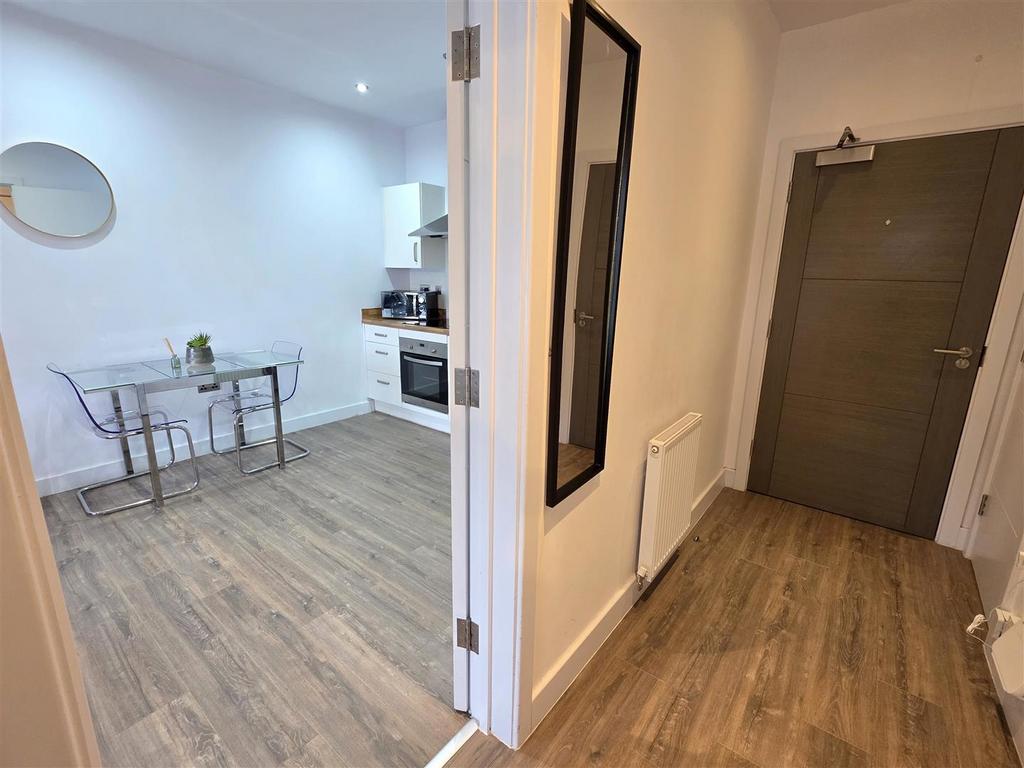 Hallway/Kitchen
