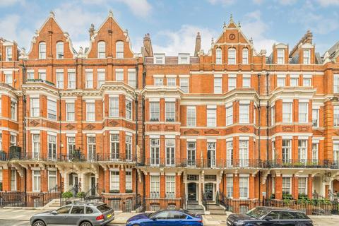 3 bedroom flat to rent, Green Street, London W1K