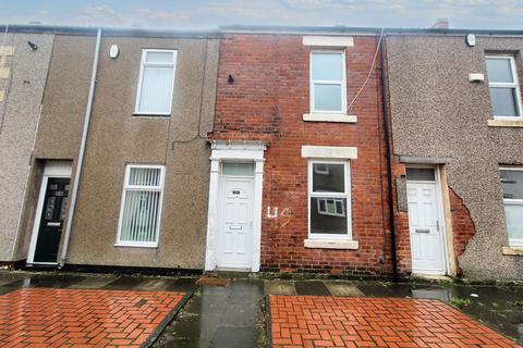 2 bedroom terraced house to rent, Disraeli Street, Blyth, NE24