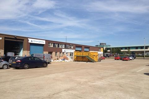 Industrial unit to rent, Deacon Trading Estate, Strood ME2