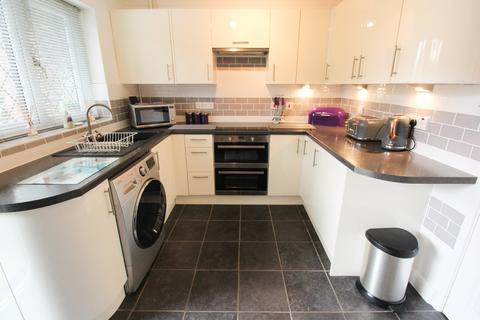 2 bedroom terraced house to rent, Lander Close, Baiter Park, Poole