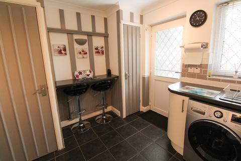 2 bedroom terraced house to rent, Lander Close, Baiter Park, Poole