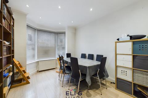 3 bedroom terraced house for sale, Alexandra Road, NW4