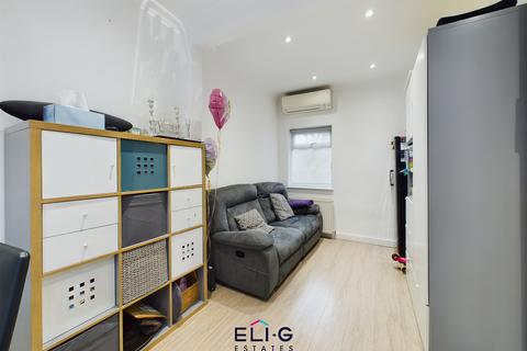 3 bedroom terraced house for sale, Alexandra Road, NW4