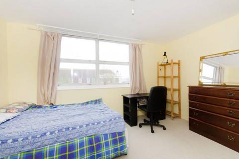 2 bedroom maisonette to rent, Fulham Road, Parsons Green, London, SW6