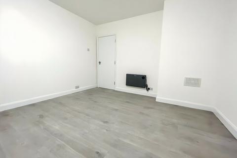 Studio to rent, Studio Flat To Let - HP12 (ALL BILLS INCLUDED)