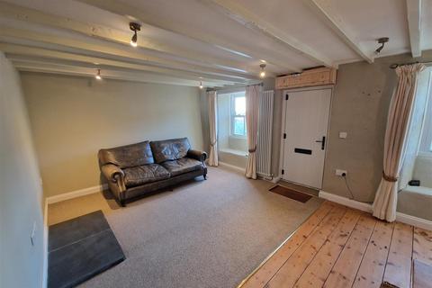 3 bedroom cottage to rent, The Square, Truro