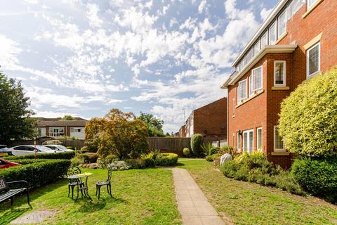 2 bedroom flat to rent, Camborne Road, Sutton, SM2