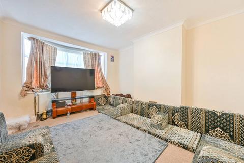 3 bedroom semi-detached house for sale, Birchen Grove, Queensbury, London, NW9