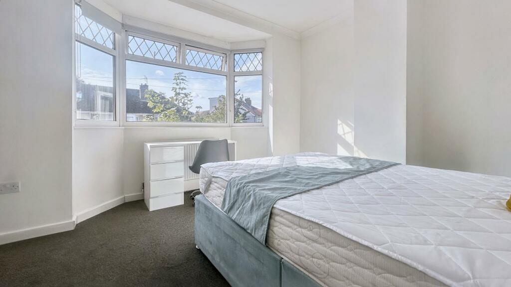 A spacious and bright large double bedroom with...