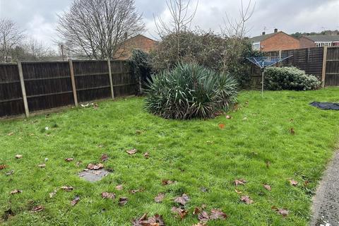 6 Bartons Way, Farnborough, GU14 9LL