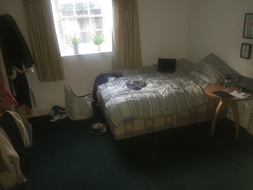 A cozy double bedroom featuring a comfortable b...