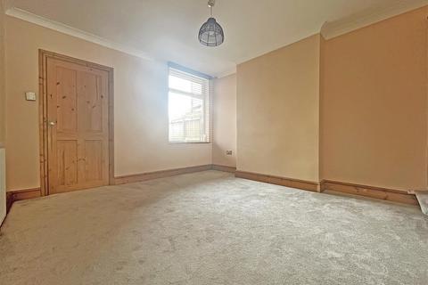 2 bedroom semi-detached house to rent, Mayfield Road, Nottingham NG4