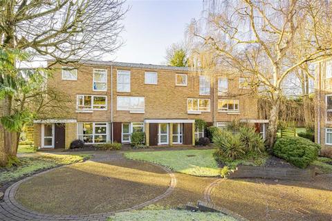 2 bedroom flat for sale, Harrowdene Gardens, Teddington TW11